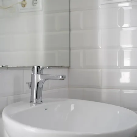 Apartamentos Gran Via Bassols Barcelona Exterior photo
